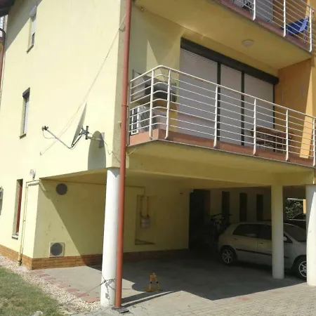 Koztarsasag Utca 4/a Apartment Siofok